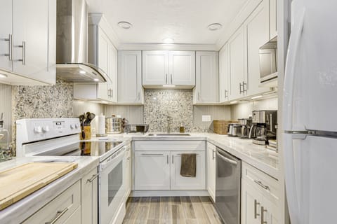 Oceanside Condo w/ Pool & Hot Tub Access! Apartment in Oceanside