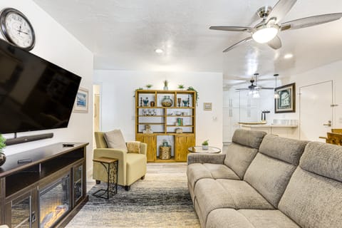 Oceanside Condo w/ Pool & Hot Tub Access! Apartment in Oceanside