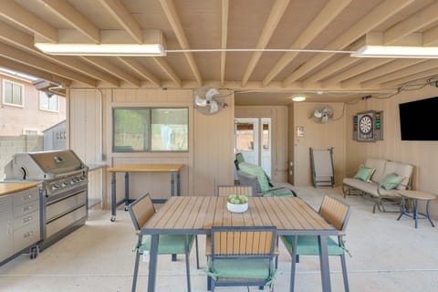 Roomy Tucson Home w/ Hot Tub & Pickleball Court! House in Tucson