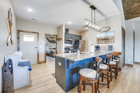 Branson Log Cabin Near Silver Dollar City & Lake! House in Branson