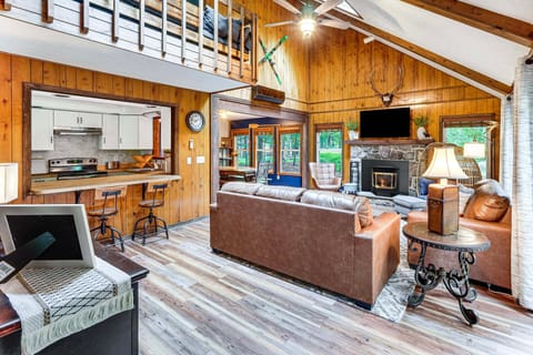 Pocono Lake Retreat: Ski & Explore at Pine Loch! House in Coolbaugh Township