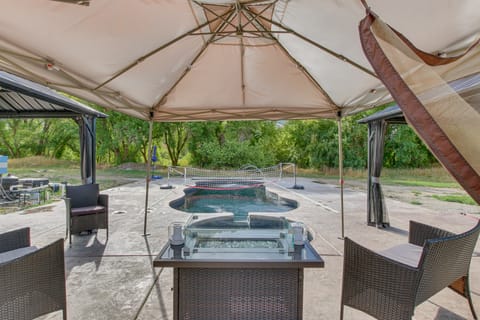 Near Snowmobiling: Home on Scenic Cub River! House in Idaho