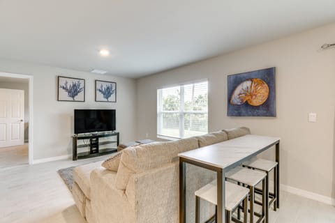 Screened Porch: Port Charlotte Home, 4 Mi to Beach House in Port Charlotte