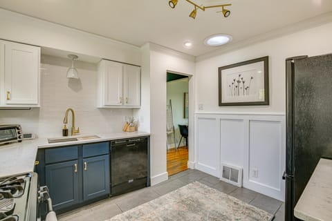 St Louis Home < 1 Mi to Forest Park! House in Saint Louis