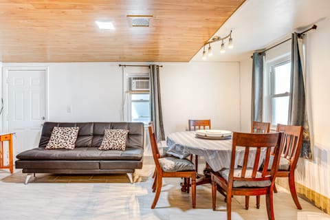 Aurora Abode: 7 Mi to Dtwn Denver! House in Aurora