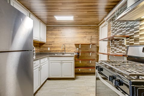 Aurora Abode: 7 Mi to Dtwn Denver! House in Aurora