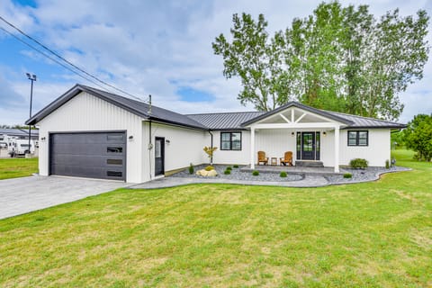 Charming Middlebury Retreat w/ Patio & Fire Pit House in Indiana