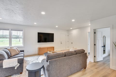 Charming Middlebury Retreat w/ Patio & Fire Pit House in Indiana