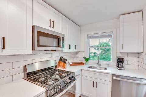 Pet Friendly <1 mile to downtown South Bend House in South Bend