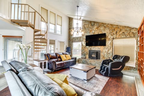 Deck, Putting Green & Views: Albuquerque Oasis House in Rio Rancho