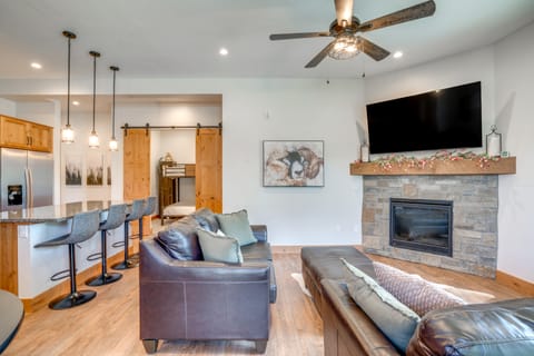 Modern Elk Creek Condo w/ Hot Tub & Heated Floors Apartment in Fraser