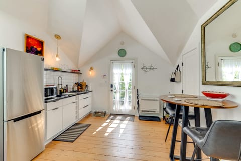 Pet-Friendly Minneapolis Studio: Walk to Lake! Apartment in Minneapolis