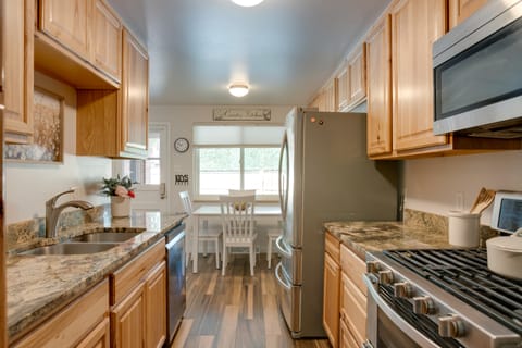 6 Mi to Denver: WFH-Friendly Duplex in Wheat Ridge House in Wheat Ridge