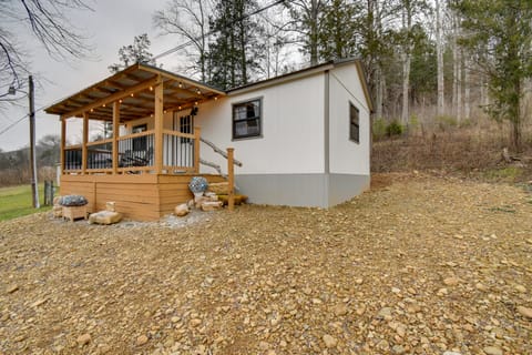 Stout Cabin w/ Fire Pit: 1 Mi to Ohio River! House in Ohio