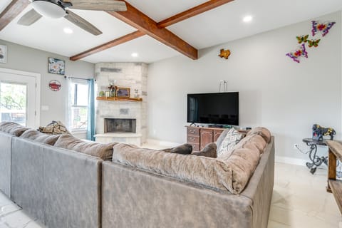 Countryside Texas Home w/ Fire Pit! House in Rio Grande