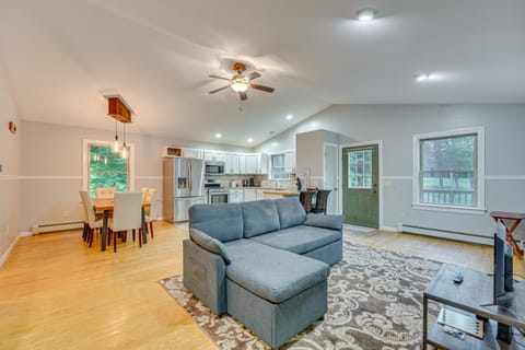 Cabin w/ Beach Access in Brant Lake: Dogs Welcome! House in Capital District, NY, USA