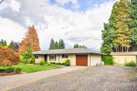Milwaukie Home w/ Outdoor Dining Space House in Clackamas County