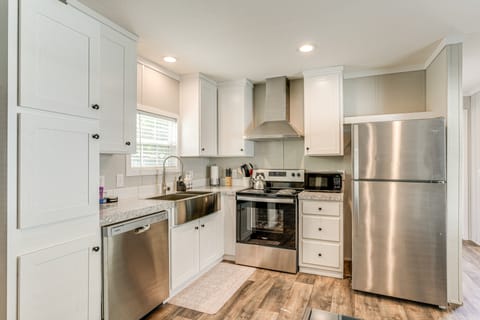 Sleek Home Near Downtown Lakeland w/ Yard! House in Lakeland