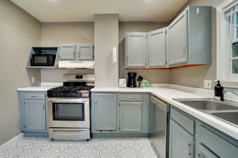 Pet-Friendly Home: 2 Mi to Downtown Saint Paul! House in Maplewood