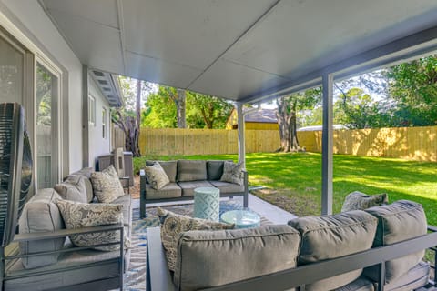 Emerald Coast Home: Outdoor Entertainment Area! House in Mary Esther