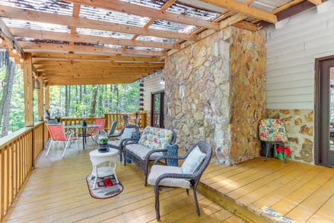 Ellijay Getaway: Fire Pit + Hot Tub House in Georgia