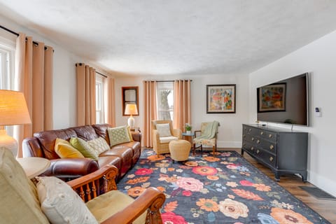 'City Girl Farmhouse' in Hudsonville w/ Hot Tub House in Hudsonville