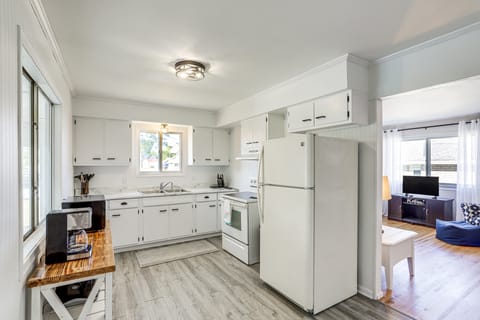 Waterfront Port Clinton Cottage: 5 Mi to Lake Erie Cottage in Lake Erie