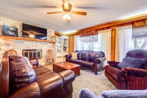 Lake Winnott Home w/ Boat Ramp & Dock House in Florida