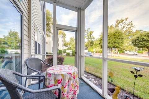 2 Mi to Beach: Grand Strand Condo w/ Pool Access! Apartment in North Myrtle Beach