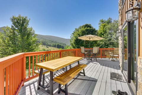 Deck & Mtn Views: Log Cabin By Snowshoe Mountain! House in Shenandoah Valley