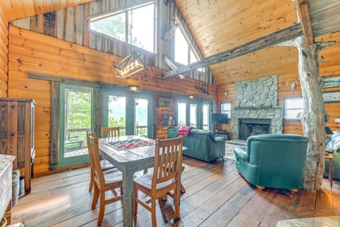 Bryson City Cabin: Hot Tub + Mtn View! House in Swain County