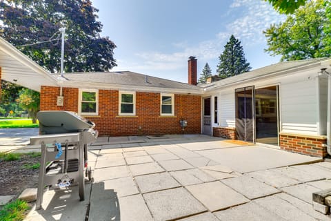 Home ~ 17 Mi to Detroit w/ Patio & Grill! House in Southfield