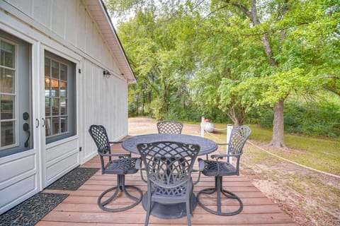 Rural Spiro Getaway w/ Private Deck! Cottage in Arkansas