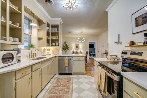 Oxford Home in Historic District: 1 Mi to Ole Miss House in Oxford