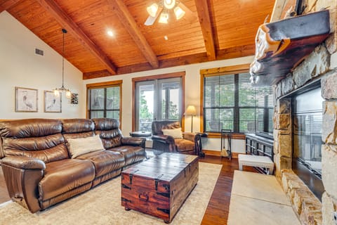 Scenic View! Lake Travis Cabin Near Pools & Marina House in Jonestown