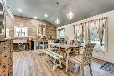 Benton Harbor Home 3 Mi to Beach: Grill & Yard House in Lake Michigan Beach