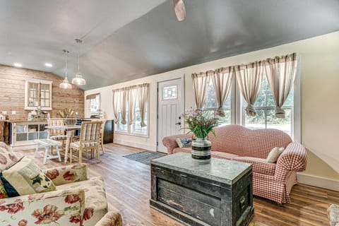 Benton Harbor Home 3 Mi to Beach: Grill & Yard House in Lake Michigan Beach