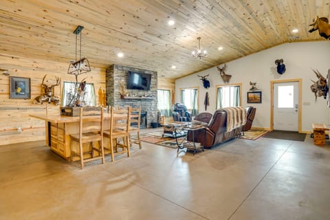 South Dakota Nature Getaway w/ Hot Tub House in South Dakota