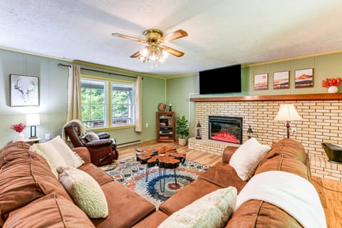 6 Mi to Waterrock Knob: 'Serenity Cottage' Cottage in Ivy Hill