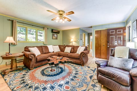 6 Mi to Waterrock Knob: 'Serenity Cottage' Cottage in Ivy Hill