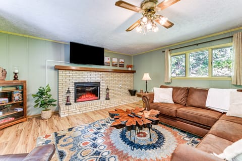 6 Mi to Waterrock Knob: 'Serenity Cottage' Cottage in Ivy Hill