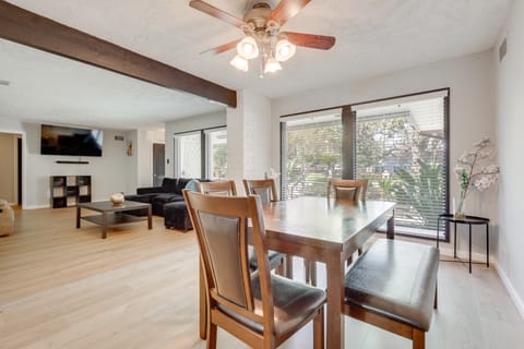 Spacious Home - 6 Mi to Downtown Fresno! House in Fresno