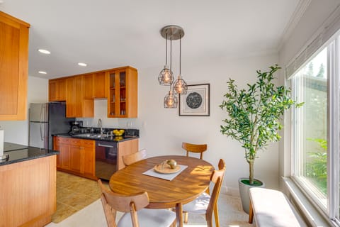 San Diego Condo w/ Pool Access ~ 2 Mi to Beach! Apartment in La Jolla