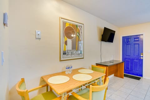 Centrally Located Hallandale Beach Condo Apartment in Hallandale Beach