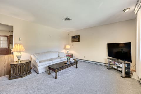 Watertown Home w/ Yard: 1 Mi to Echo Lake Park! House in Waterbury