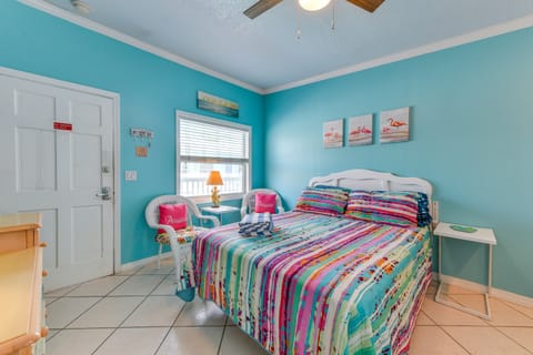 Walk to John's Pass: Studio w/ Pool Access! Apartment in Madeira Beach
