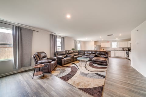 Spacious Home: 8 Mi to Bernheim Arboretum! House in Louisville