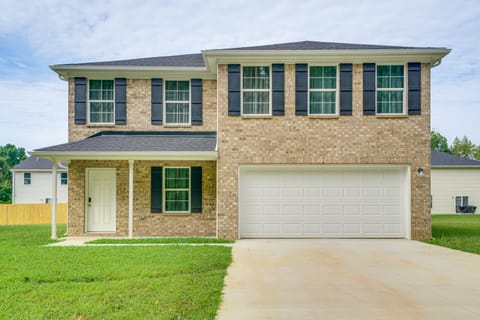 Spacious Home: 8 Mi to Bernheim Arboretum! House in Louisville