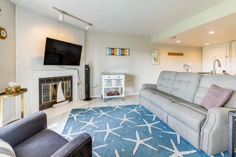 Bernard's Landing Condo - Includes Linens! Apartment in Smith Mountain Lake