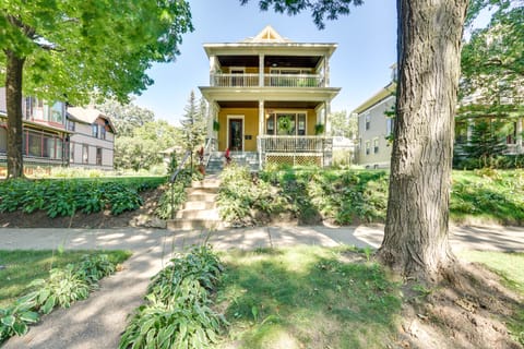 Walk to Selby Ave! Historic Cathedral Hill Unit House in Saint Paul